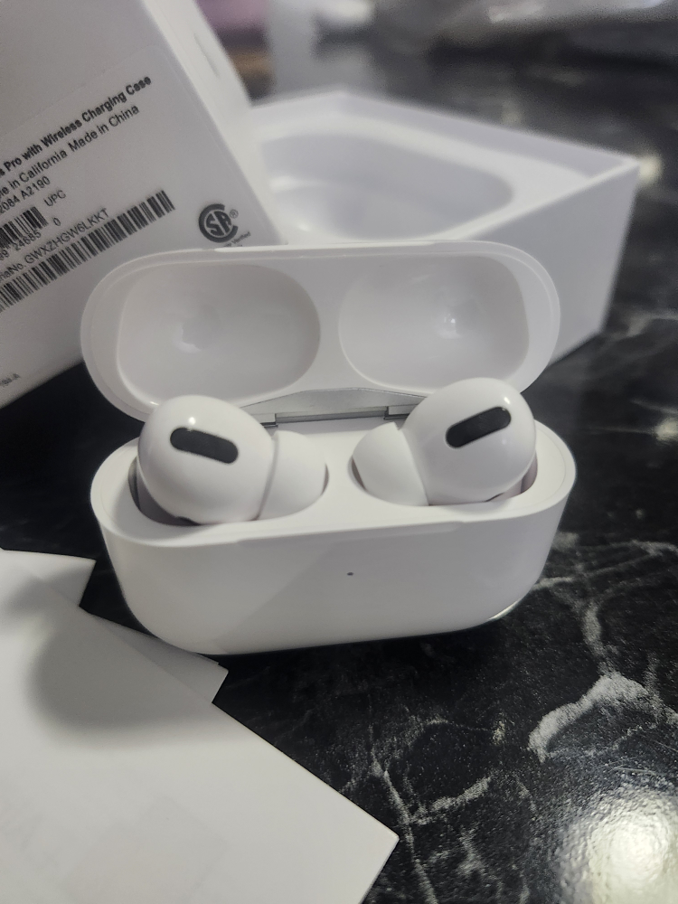 Apple AirPods Pro with Wireless Charging Case - New - photo 4