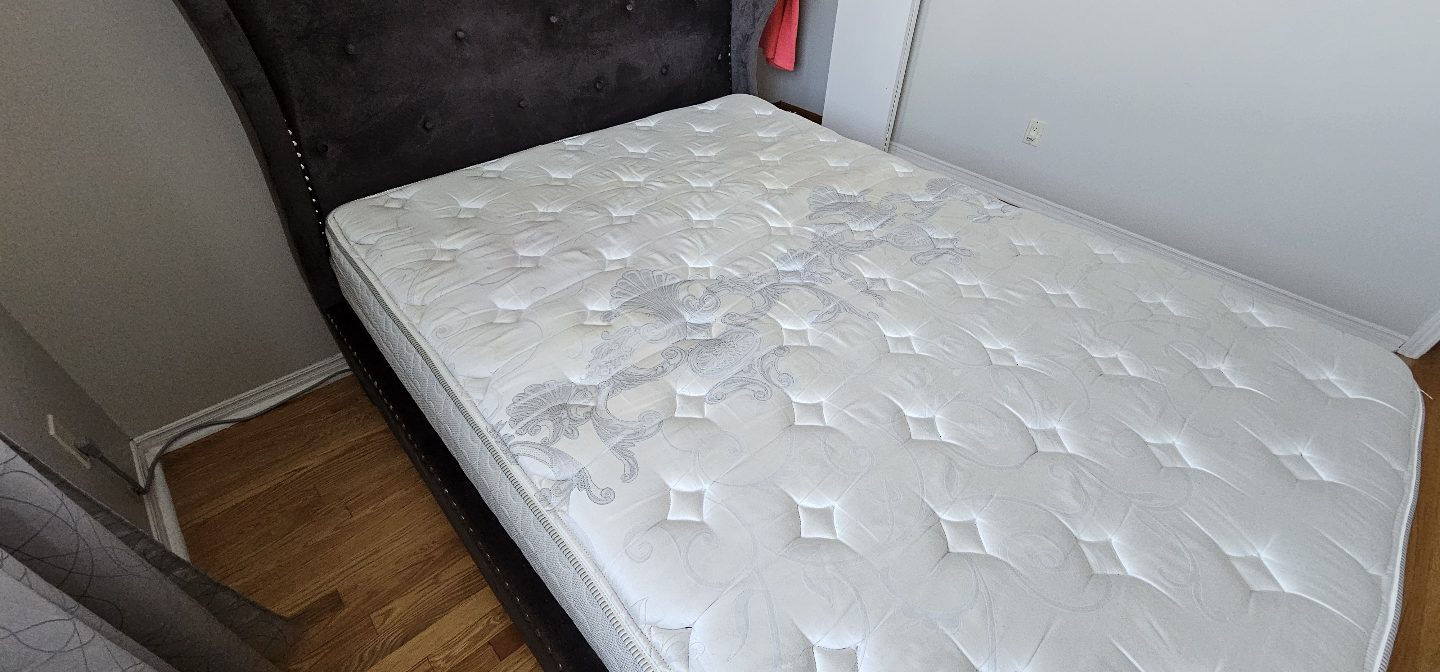 Queen Size Bed Frame with Mattress - photo 5
