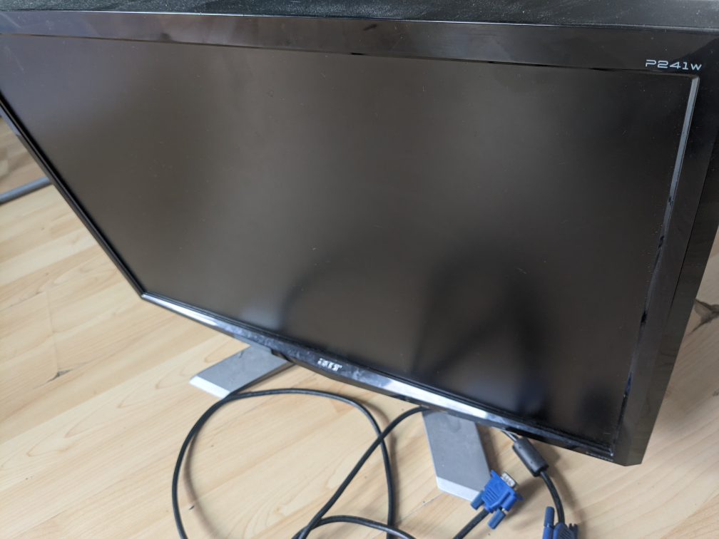 Acer P241W LCD Monitor #freecycle 💚 - photo 3