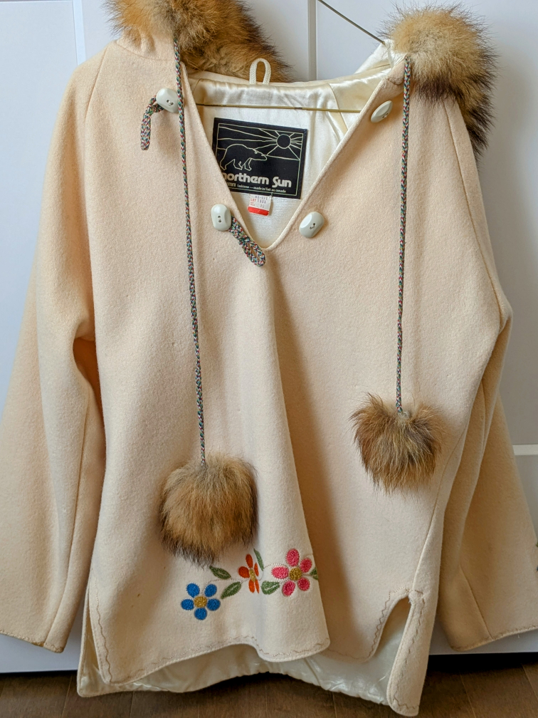 Vintage 1980s hand embroidered Wool Anorak with fur trim. - photo 4