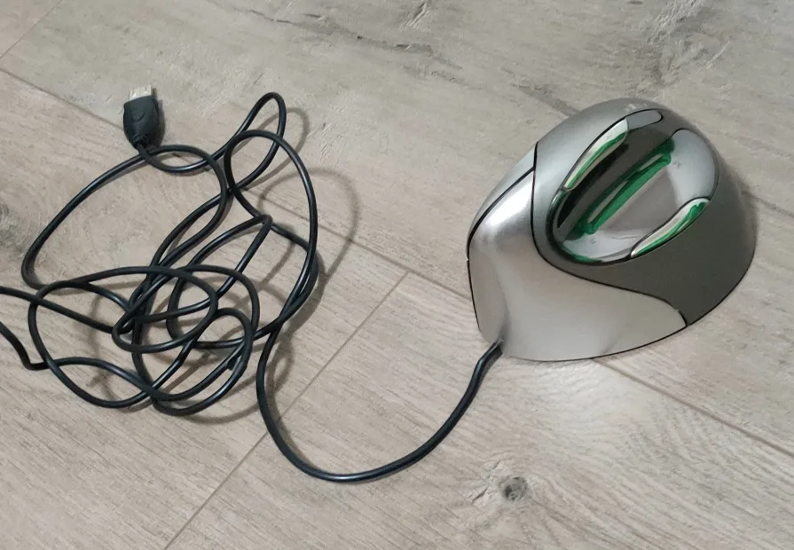Ergonomic Wired Computer Mouse 🥕💚 image indicator(2)