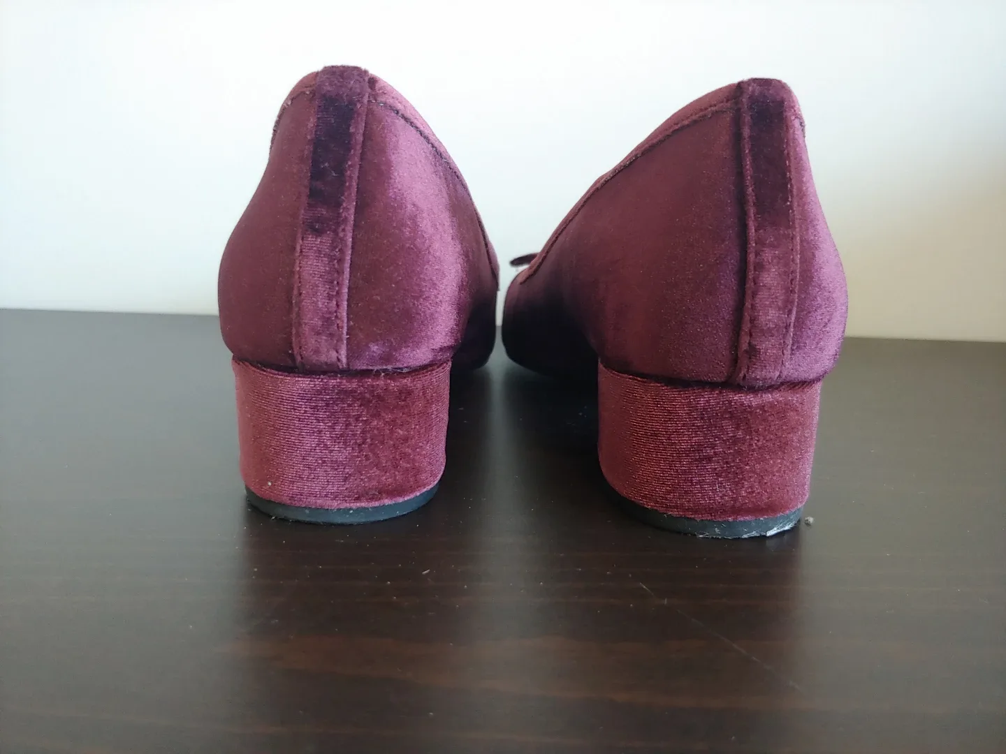 Bandolino Cranberry Velvet Block Heel Shoes-size 7 image indicator(4)