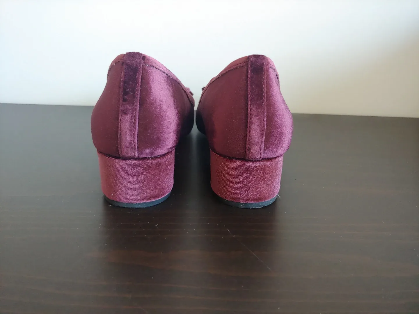 Bandolino Cranberry Velvet Block Heel Shoes-size 7 image indicator(5)