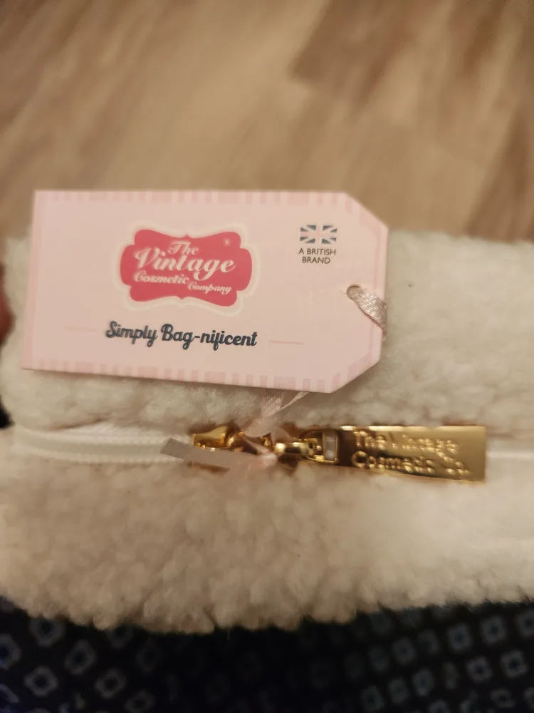 The Vintage Company Fluffy Cosmetic Bag 💚 image indicator(2)