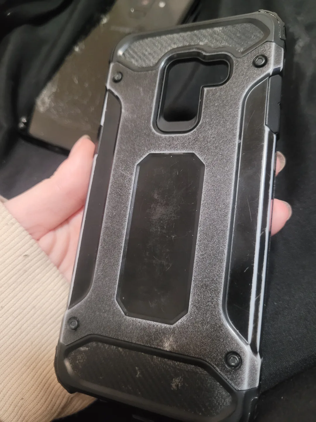 🧡Samsung Galaxy A8 with cracked back and otter box image indicator(4)