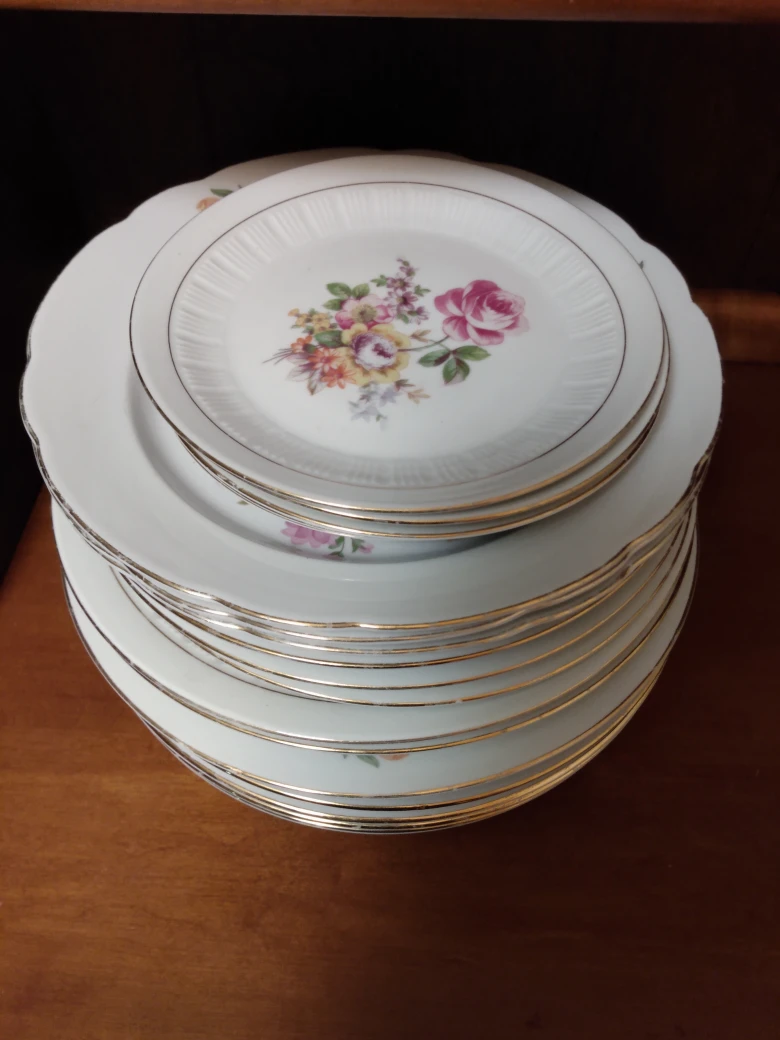 Charming Vintage Charmion 22K Gold Dinnerware Set - photo 2