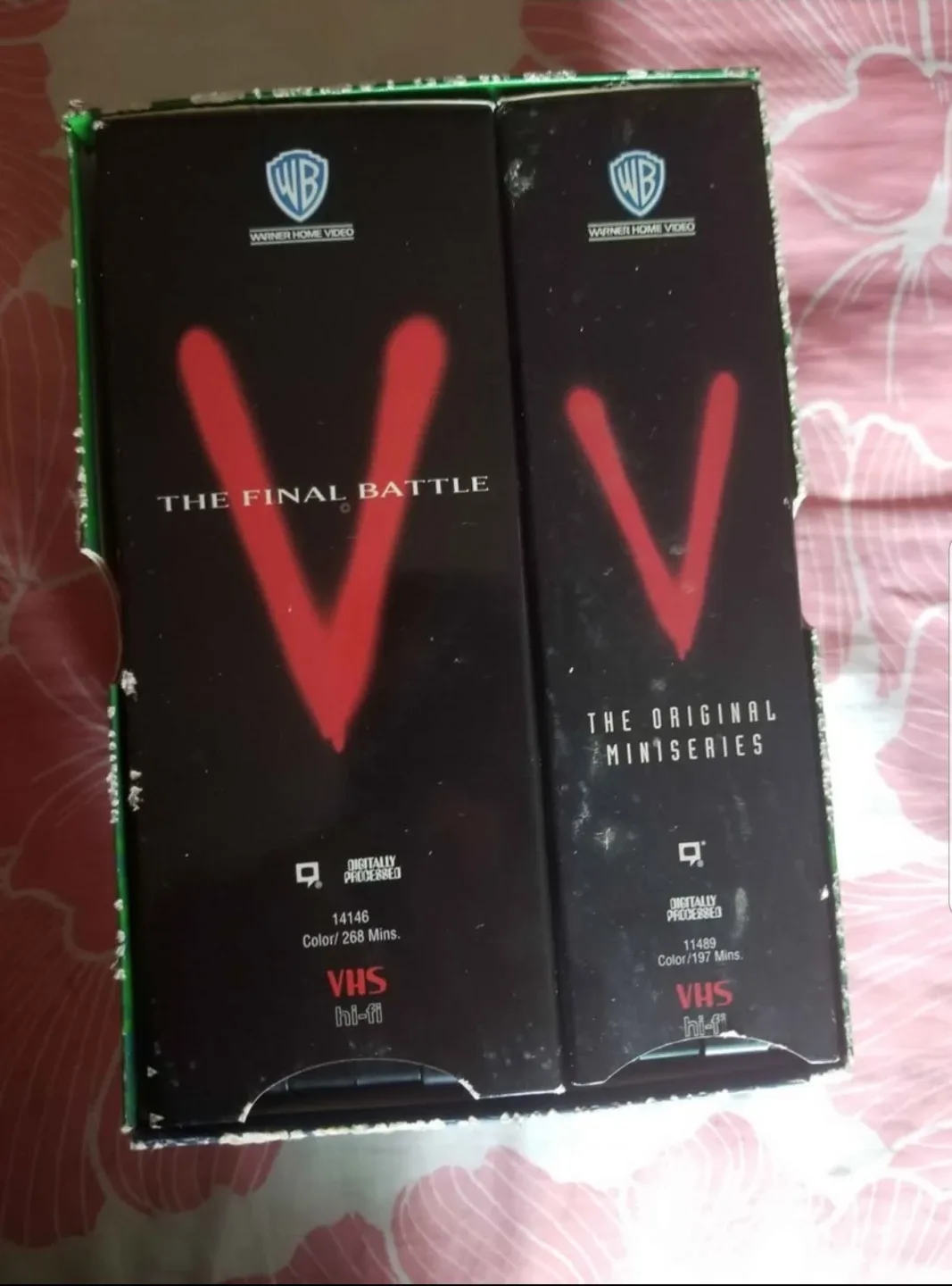 V: The Complete Miniseries VHS Collection image indicator(2)