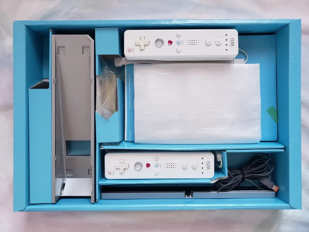 Nintendo Wii Console + 2 Remotes + 1 Nunchuk + 6 Games image indicator(4)