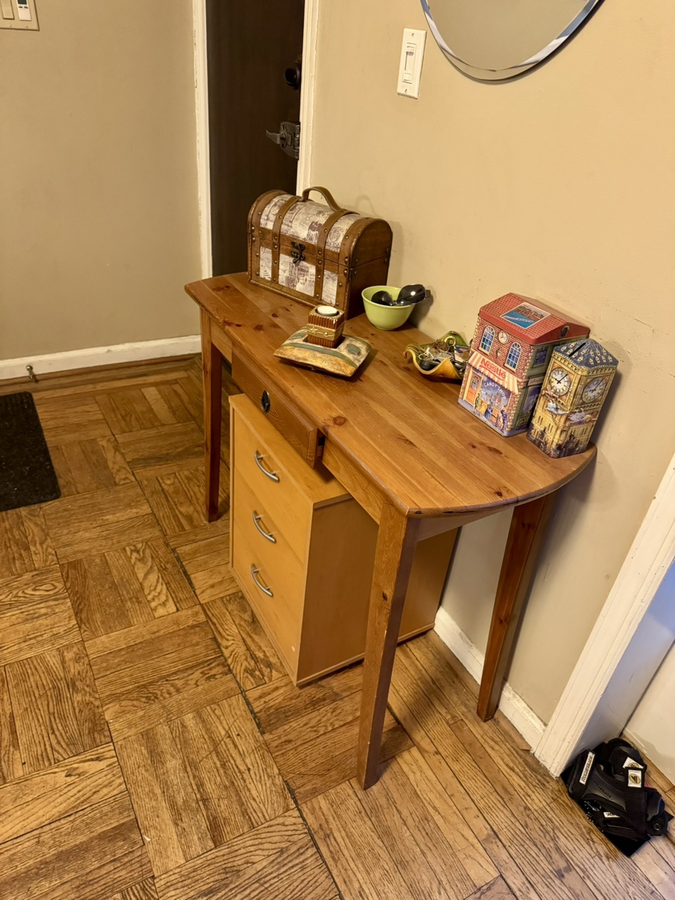Elegant Wood Console Table for a Entryway With a Drawer - photo 4