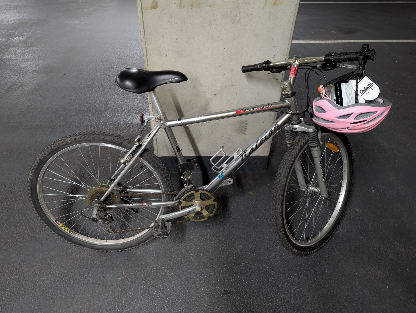 Raleigh Mountain Bike + Accessories + New Helmet + Bike Rack - photo 3