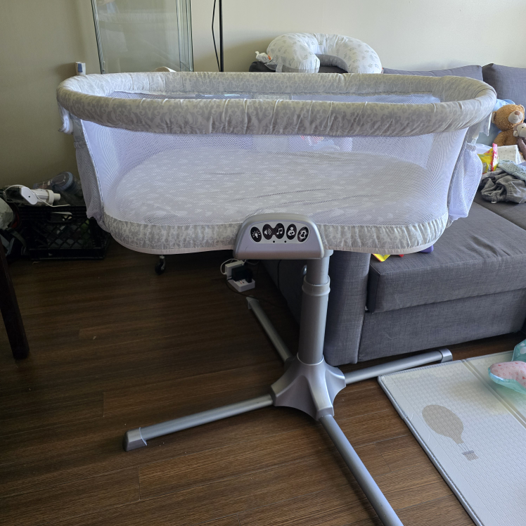 Baby Bassinet with Vibration and Music