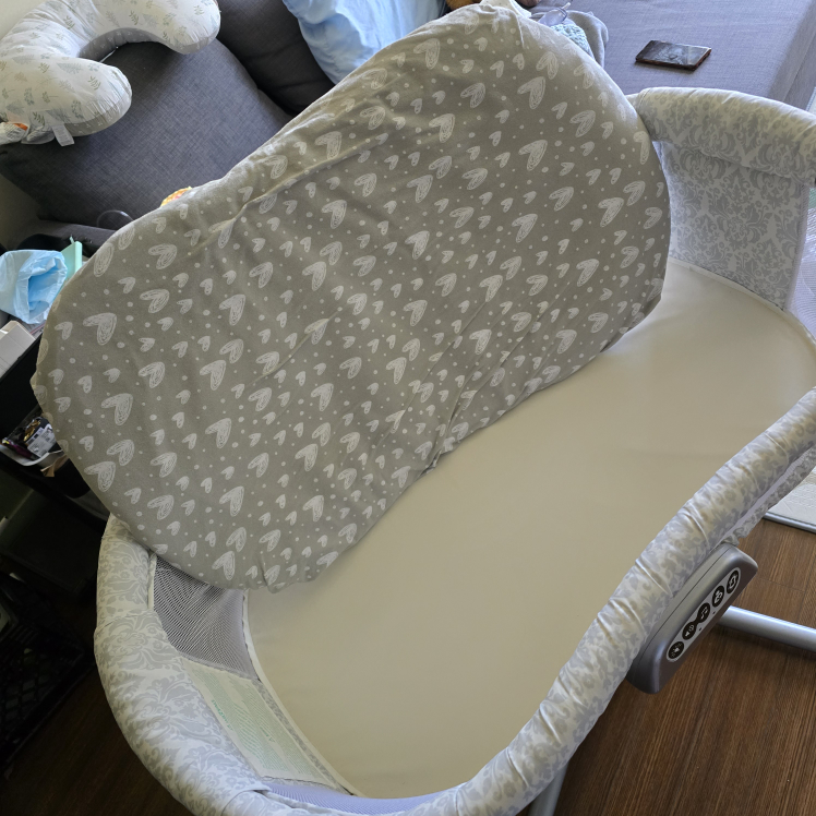 Baby Bassinet with Vibration and Music - photo 2