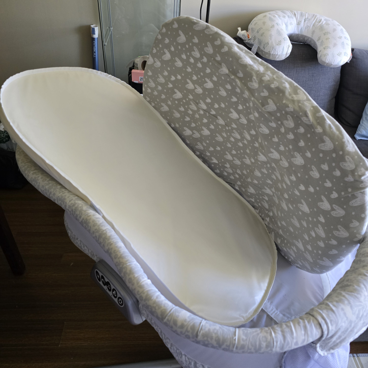 Baby Bassinet with Vibration and Music - photo 3