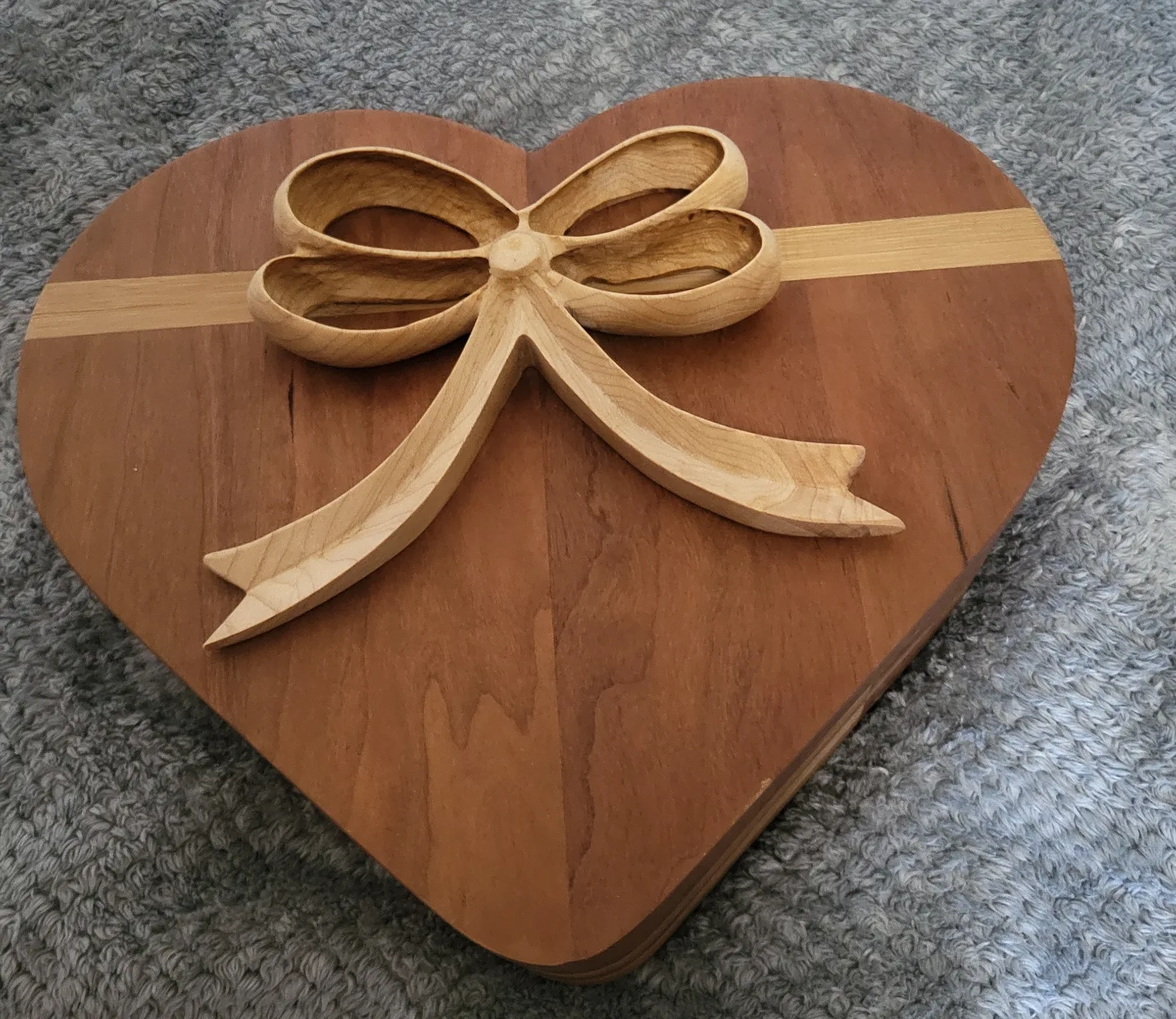 Heart-shaped wooden jewellery box thumbnail