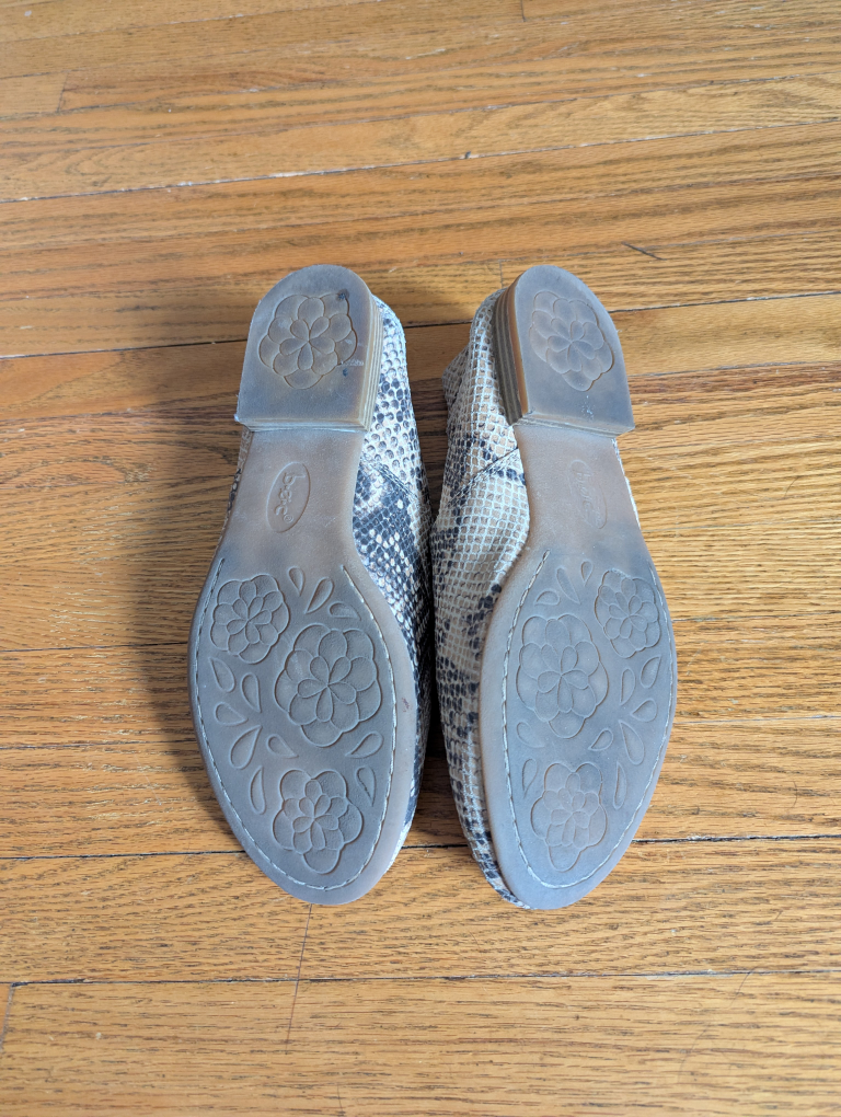 3 pairs for 1 - Womans size 8.5 Shoes. - photo 2