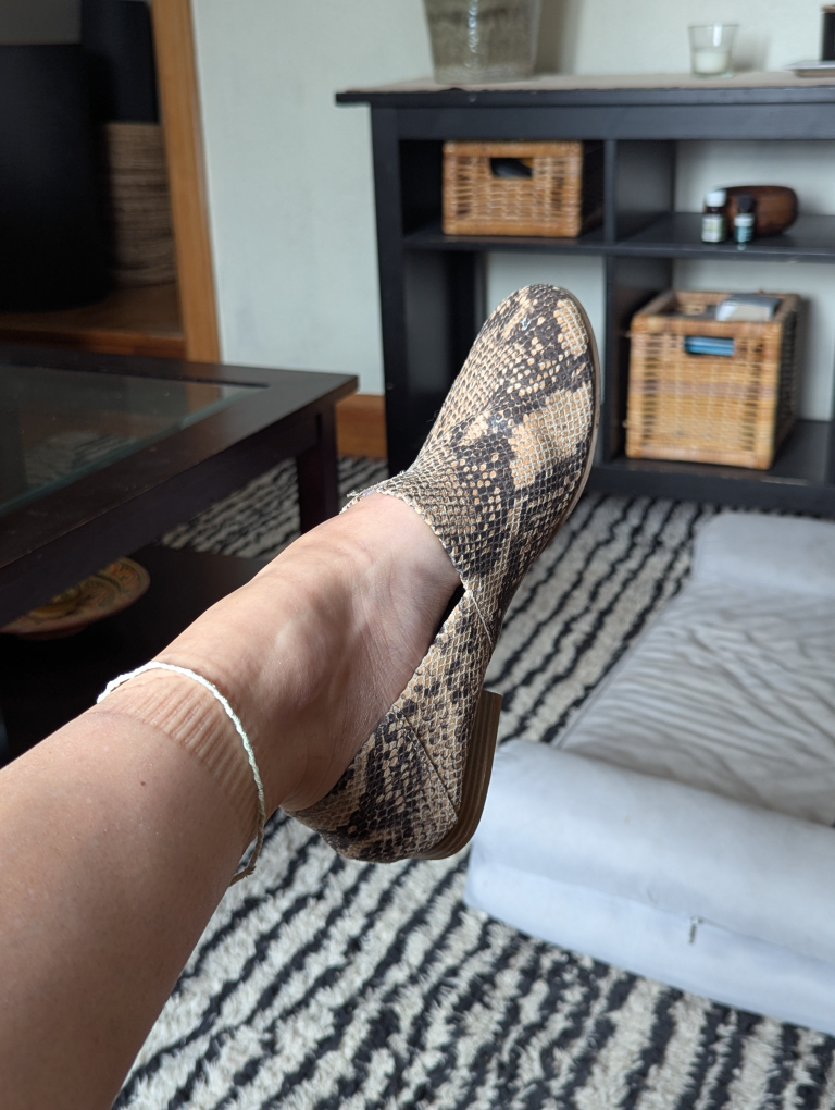 3 pairs for 1 - Womans size 8.5 Shoes. - photo 3