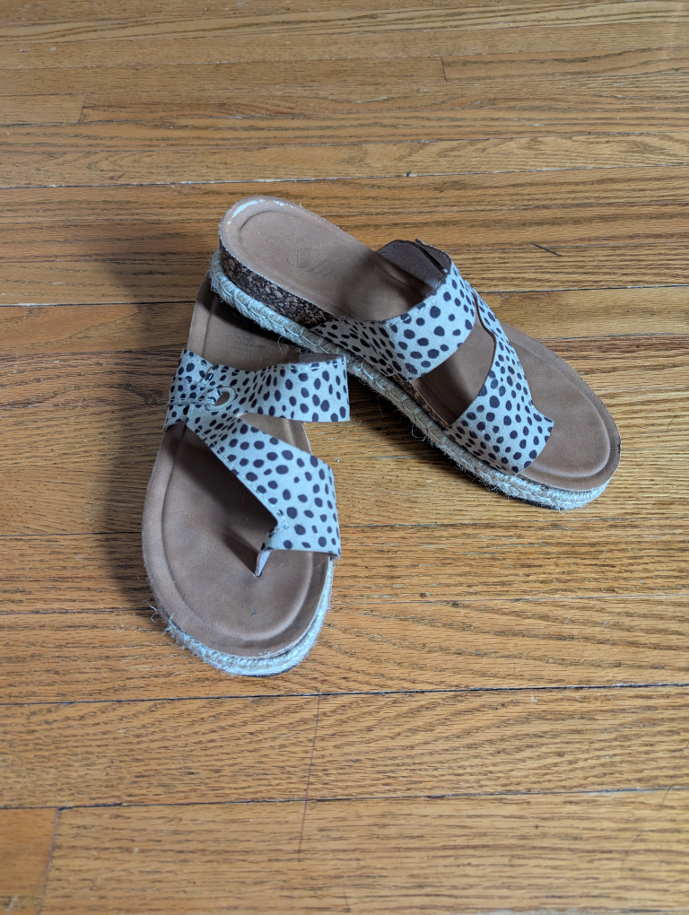 3 pairs for 1 - Womans size 8.5 Shoes. - photo 4