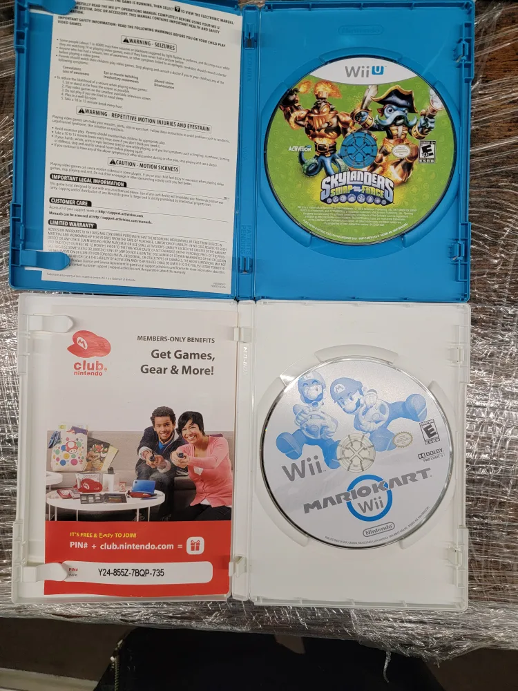 Lot of 11 Wii and Wii U Games image indicator(5)