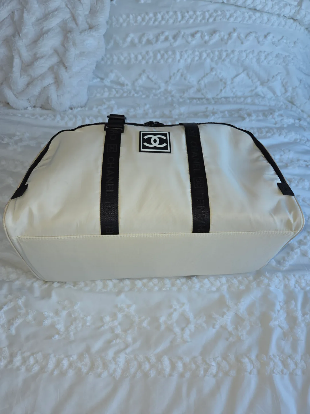 Chanel Off-White Travel Bag image indicator(9)