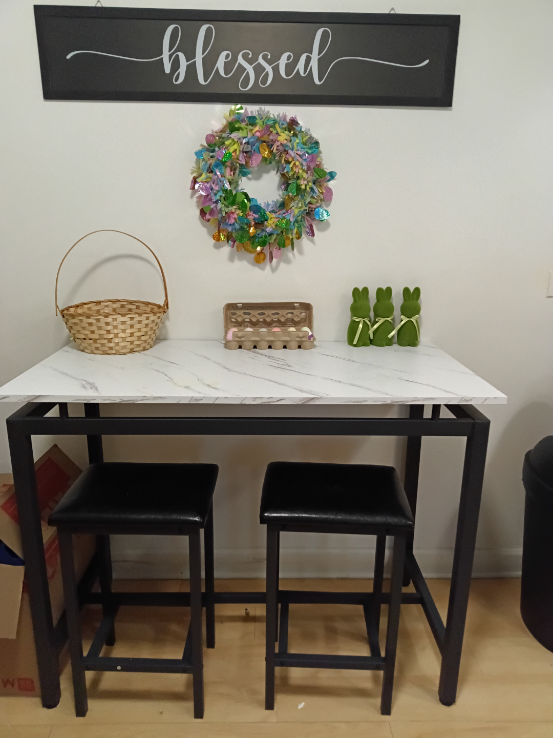 Contemporary counter height kitchen table with 4 stools