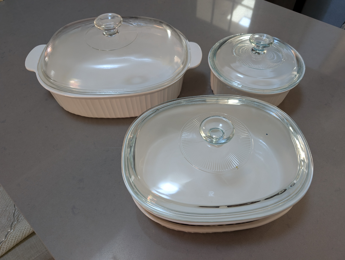 White Ceramic Bakeware Set with Lids - photo 2