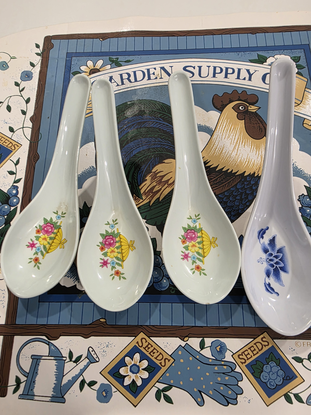 Set of 4 Vintage Floral Soup Spoons  💚