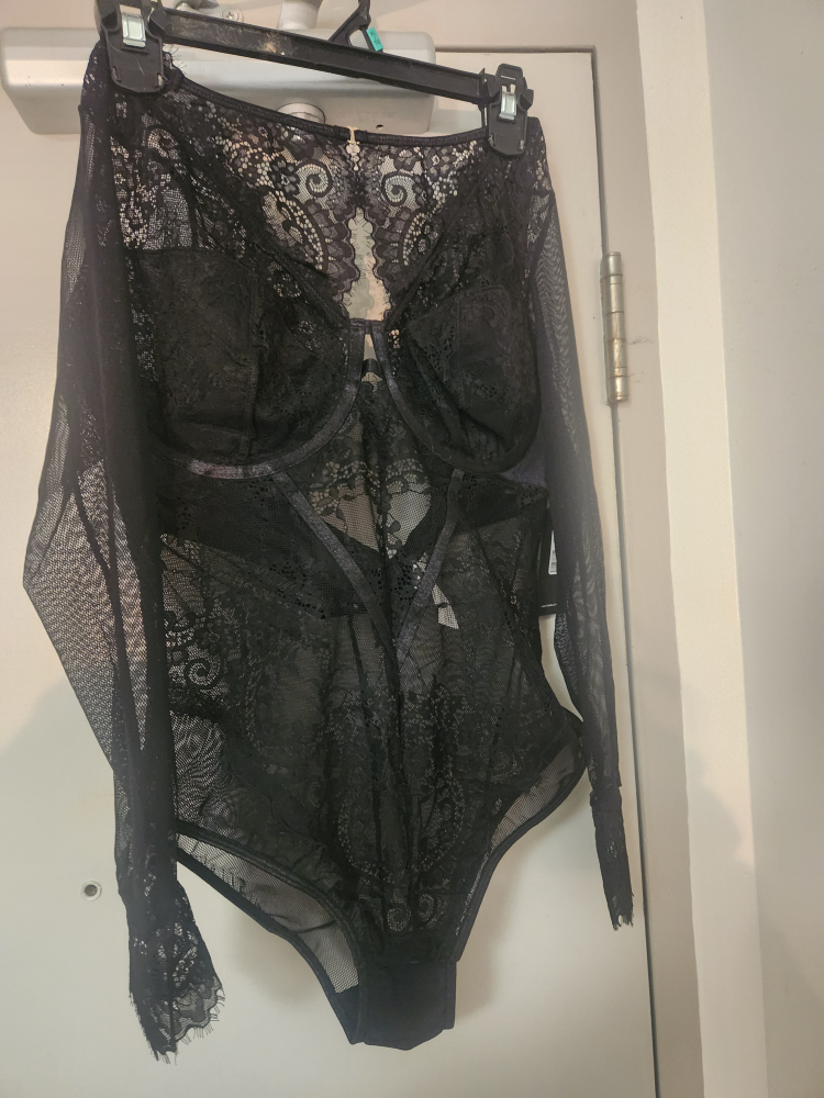 🏆Gorgeous lace bodysuit suit