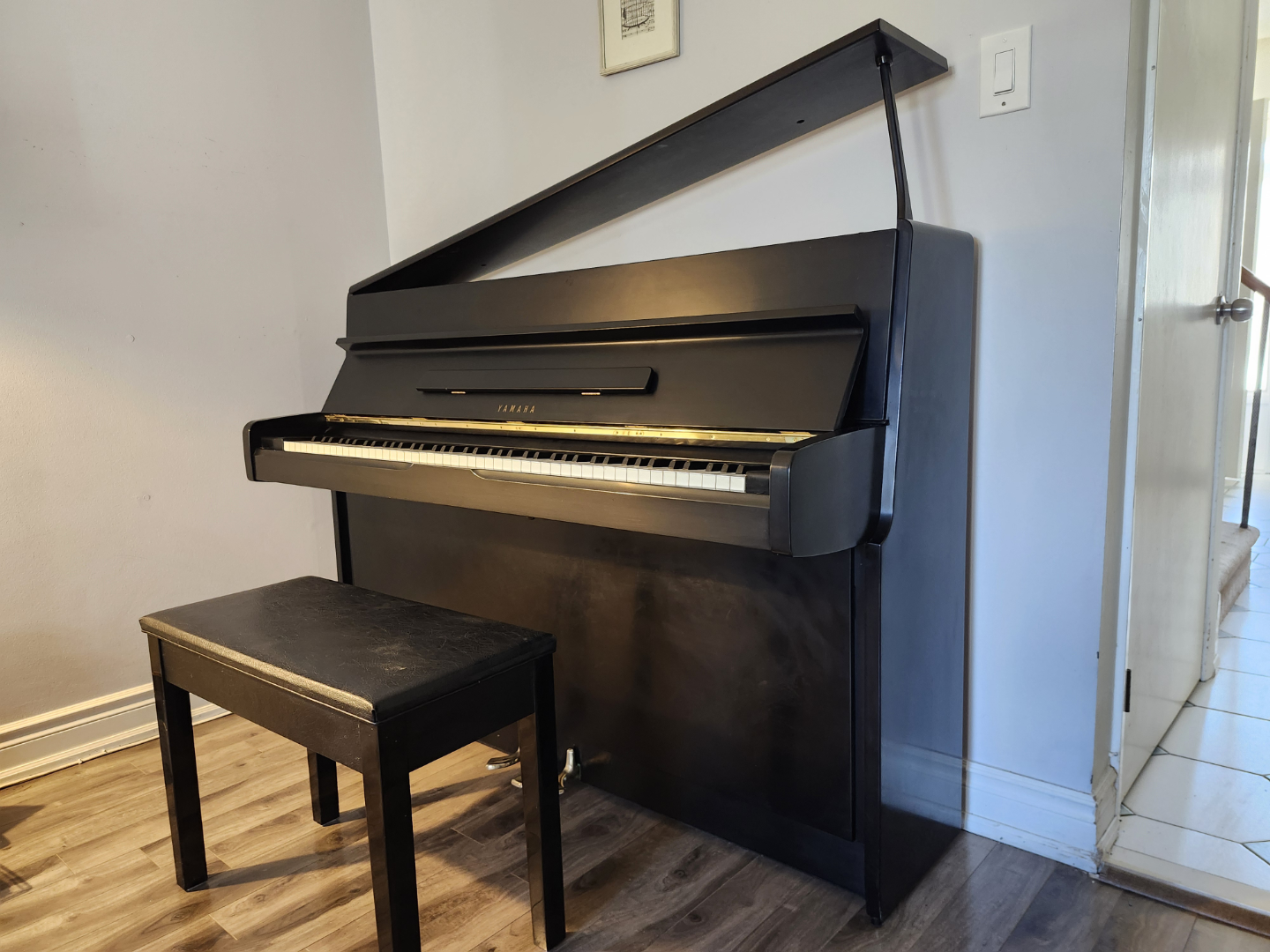 Yamaha Upright Piano - photo 2