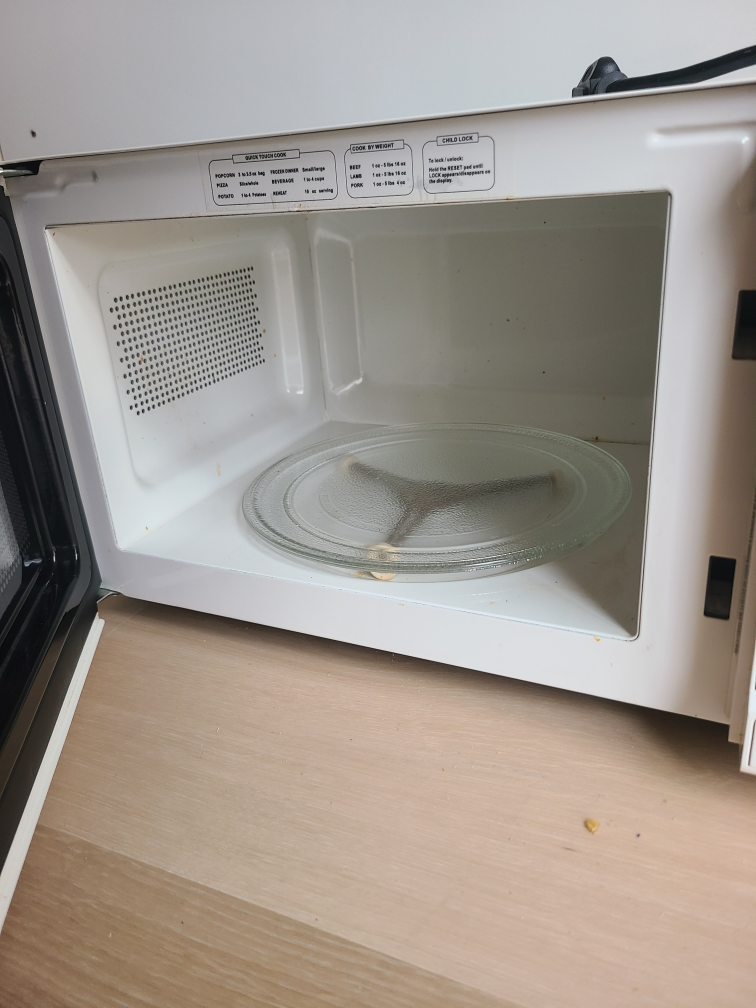 RCA 0.7 Cu. Ft. Small White Microwave - photo 4
