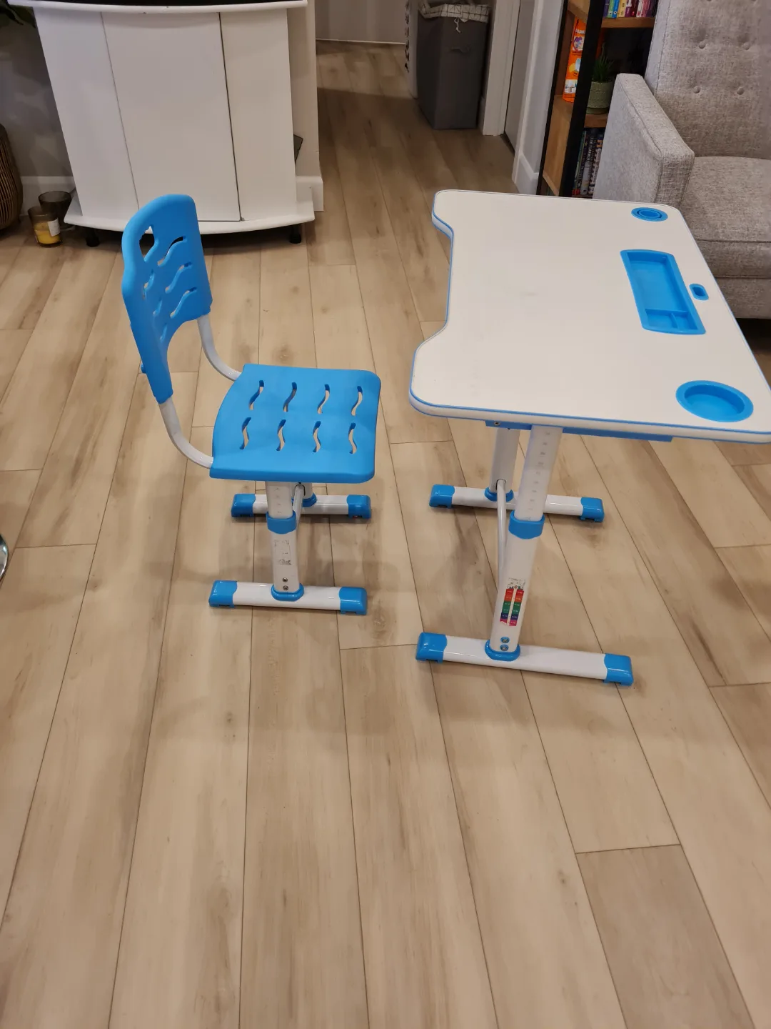 #freecycle Adjustable Study Desk and Chair Set - image indicator(9)