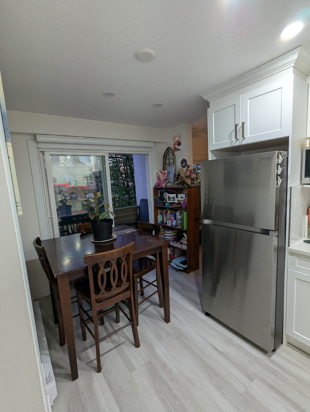 Dark Brown Kitchen Table and Four Chairs Set - photo 3