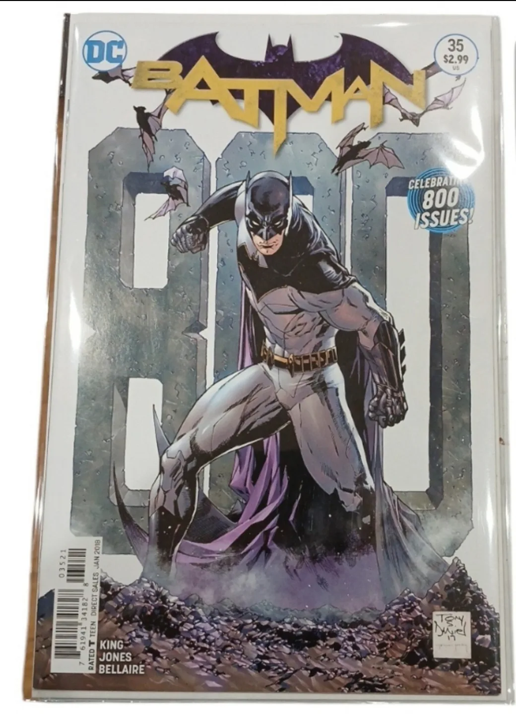 Batman 800 Issue Collector's Set -  Figure & Comic Book image indicator(3)