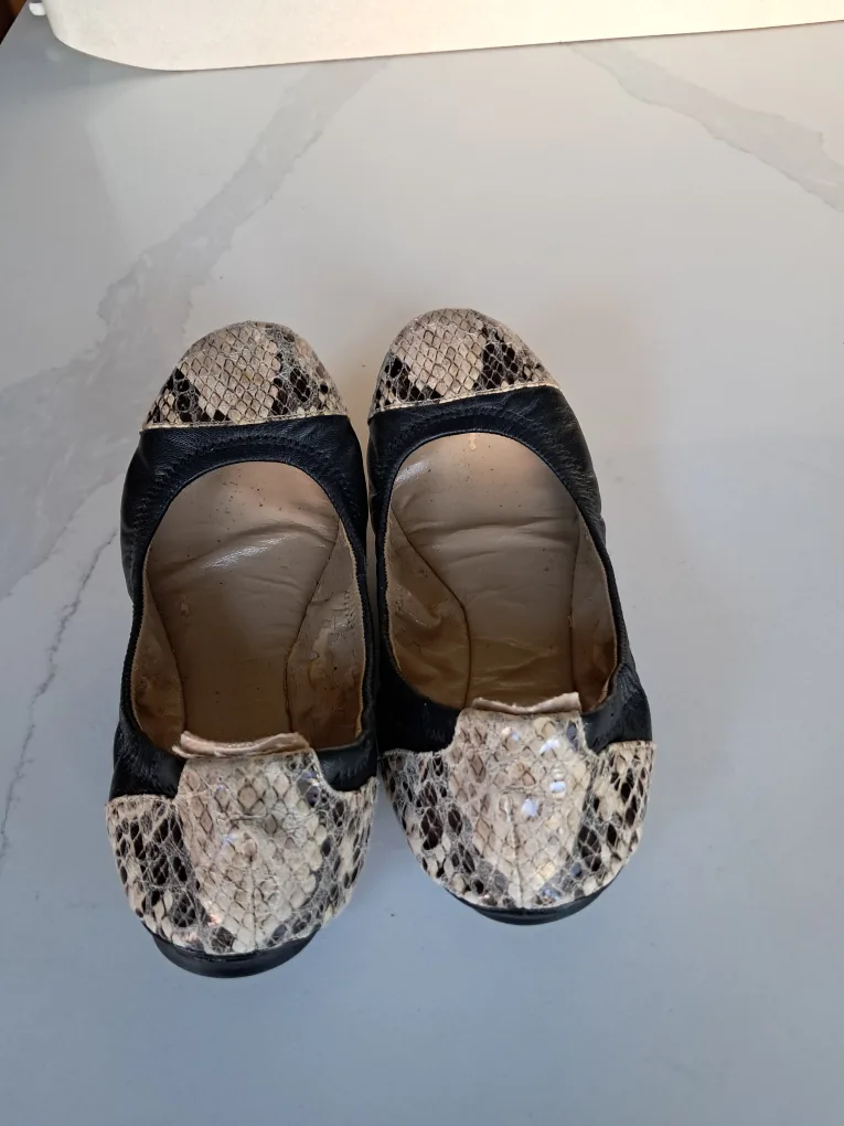 💚Saks Fifth Avenue Women's Leather and Snakeskin Flats, Size 5M image indicator(2)