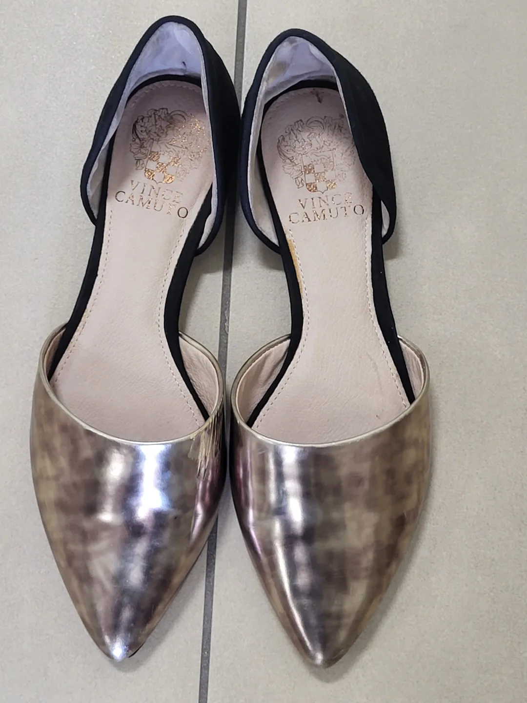 Vince Camuto Women's Size 7M/37 Black and Gold Pointed-Toe Flats image indicator(2)