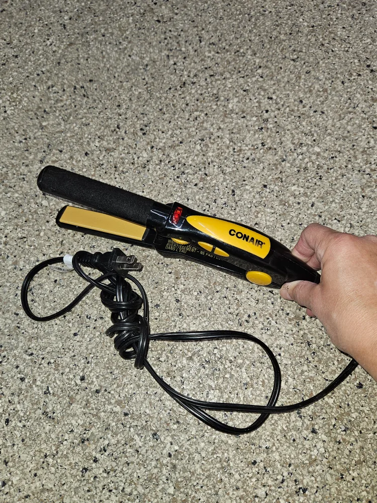 New! 1 Curling Iron & 1 Conair Mini Flat Iron image indicator(2)