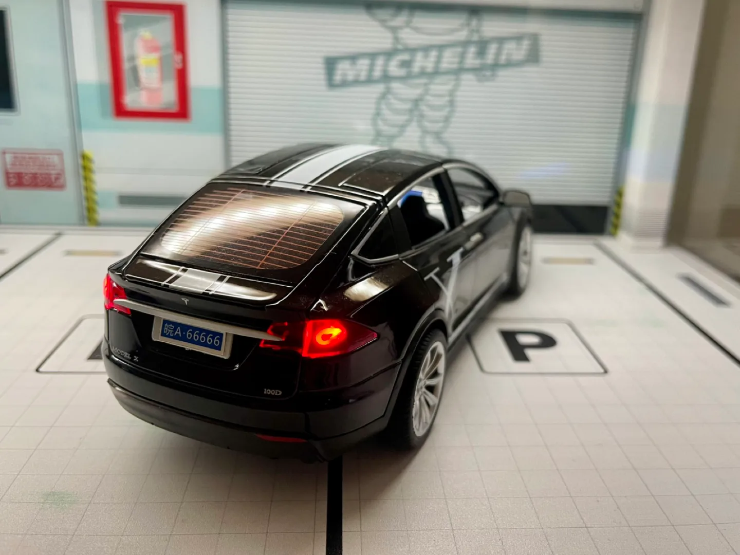 1:24 Tesla Model X image indicator(3)