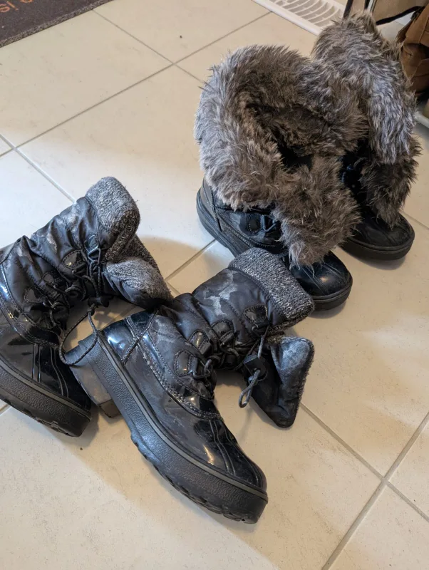 Assorted Boots - moving sale image indicator(2)