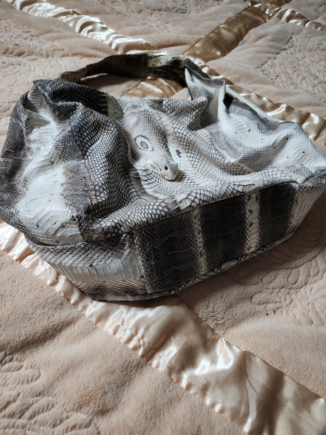 Genuine Cobra Snakeskin Handbag . Certificate of Authenticity . - photo 4