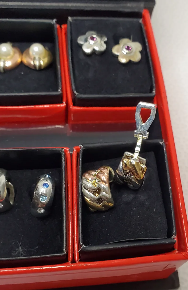 Pierre Cardin earring collection image indicator(5)