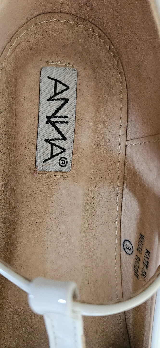 Girls' White Patent Leather T-Strap Shoes - Size 3 image indicator(6)