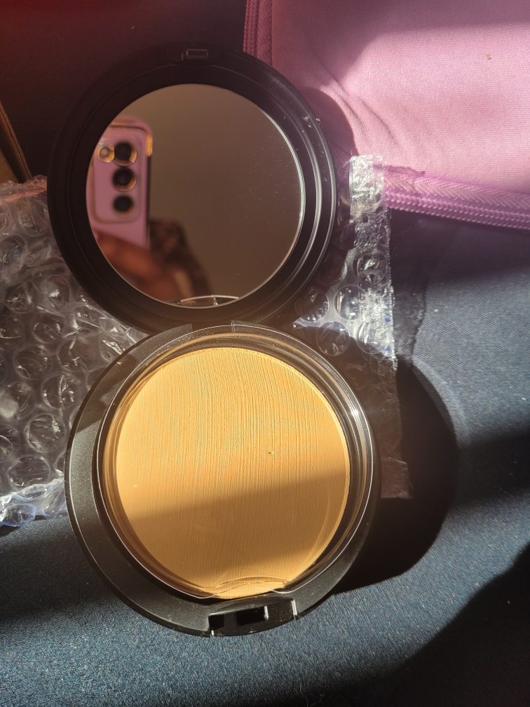 MAC Studio Fix Powder Plus Foundation Shade NC44