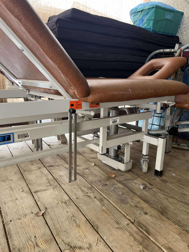 Massage/Treatment Lift Table, Manual Hydraulic - photo 3