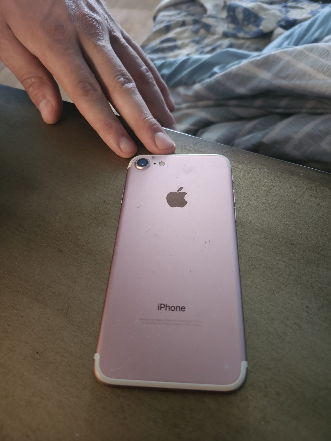 Rose Gold iPhone 7 - photo 2