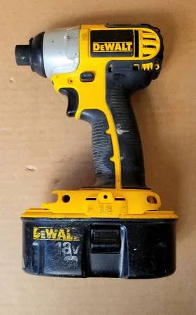 💚 Dewalt DC825 Cordless 18V Impact Drill with Battery thumbnail