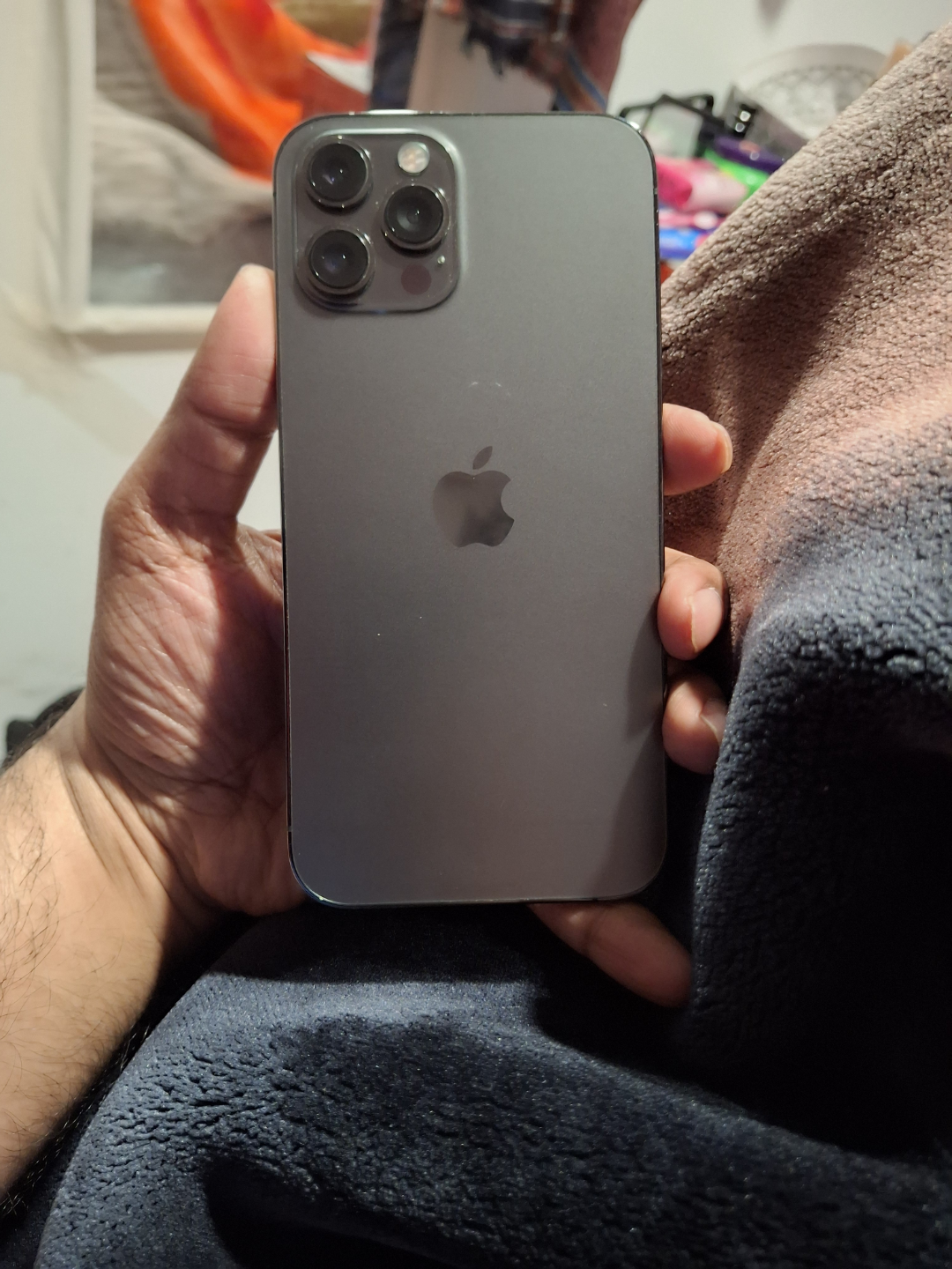 iPhone 12 Pro Max - photo 2