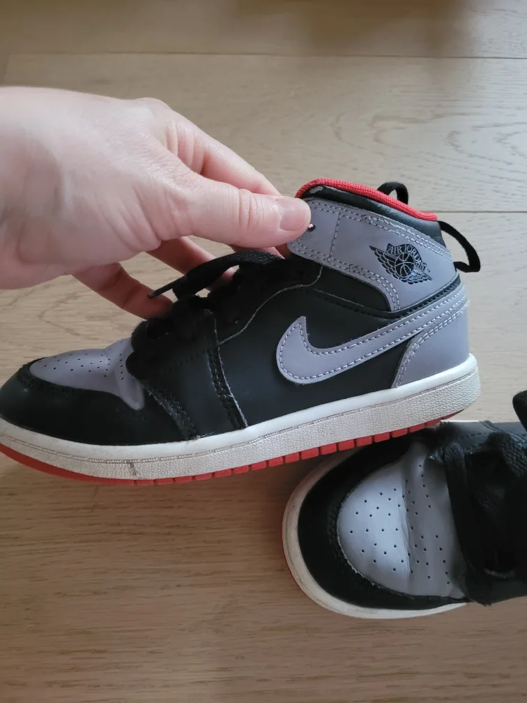 Air Jordan youth 1 Shoes - Black/Grey image indicator(5)