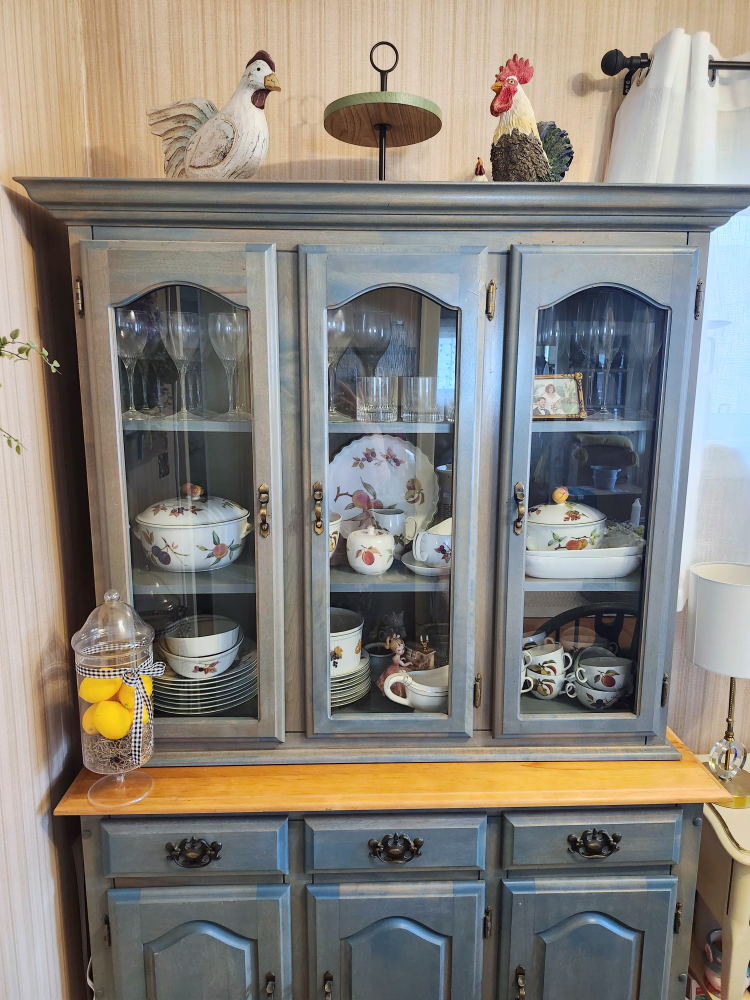 China Cabinet NEED GONE ASAP! - photo 3