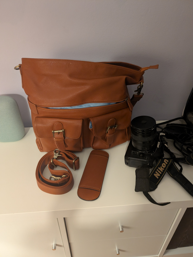 Johansen camera bag with shoulder strap