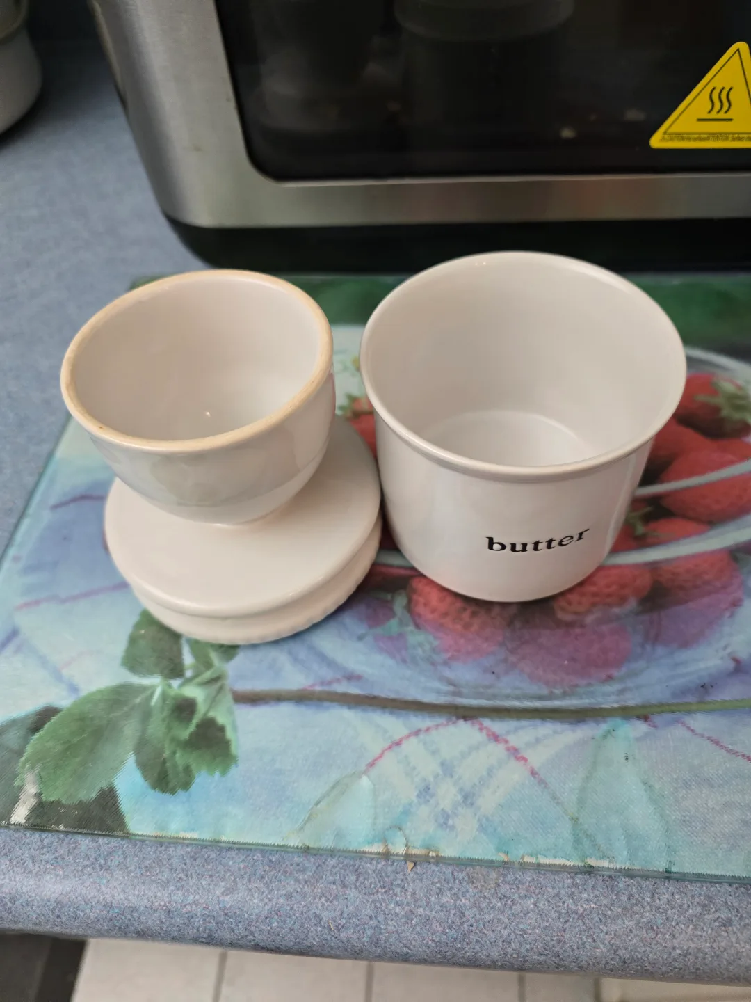 White Ceramic Butter Dish with Lid image indicator(2)