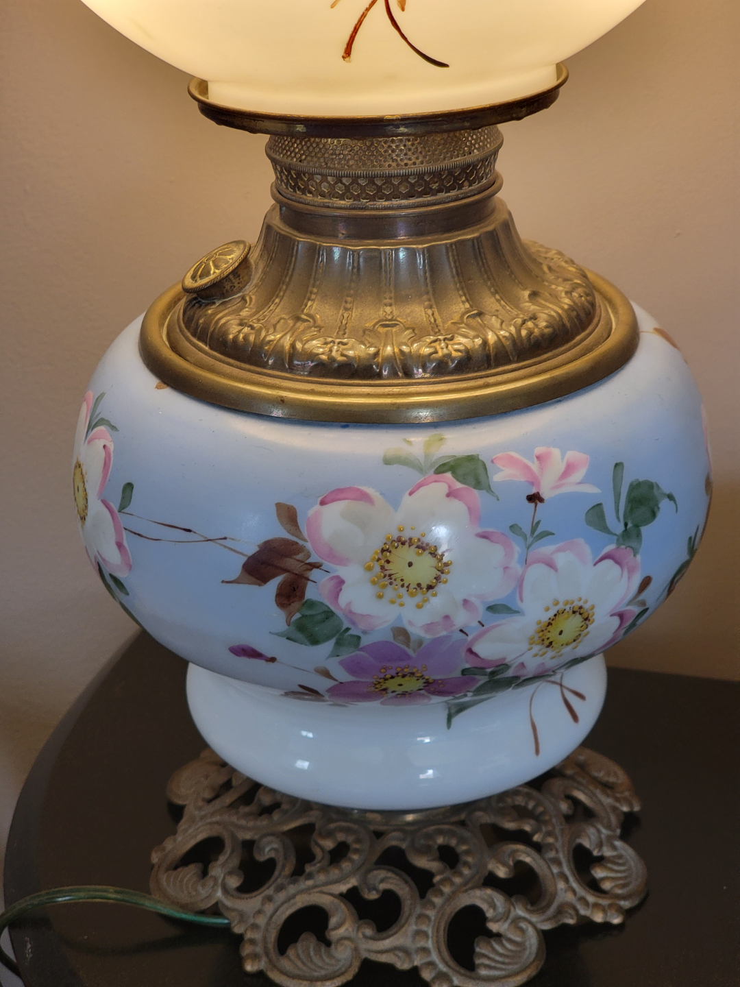 Antique Hand-Painted  qone with the wind electrified lamp - photo 2